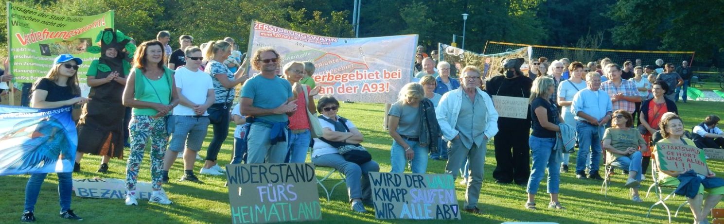 Demo gegen das Gewerbegebiet an der A93 bei Teublitz